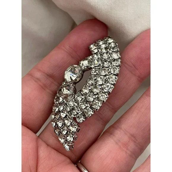 Vintage Rhinestone Encrusted Brooch and 2 Pairs Rhinestone/Bead Clip-on Earrings - Picture 5 of 12